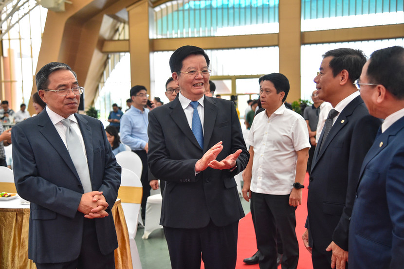 Phó Thủ tướng Mai Văn Chính biểu dương các đơn vị đã nỗ lực triển khai dự án Trung tâm Triển lãm Việt Nam Phó Thủ tướng Mai Văn Chính biểu dương các đơn vị đã nỗ lực triển khai dự án Trung tâm Triển lãm Việt Nam