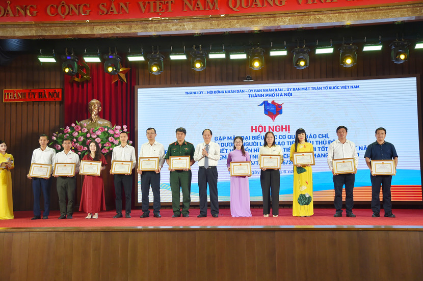 Các cá nhân có thành tích xuất sắc được Chủ tịch UBND TP tặng bằng khen Các cá nhân có thành tích xuất sắc được Chủ tịch UBND TP tặng bằng khen