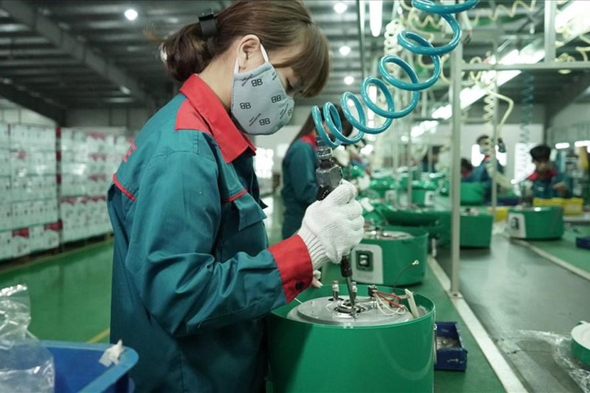 Công nhân một doanh nghiệp điện tử tại Hà Nội trở lại làm việc sau Tết Công nhân một doanh nghiệp điện tử tại Hà Nội trở lại làm việc sau Tết