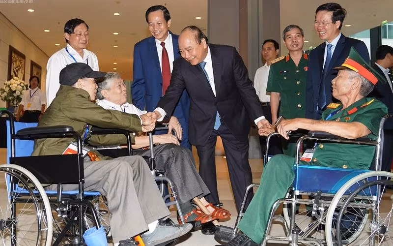 Chủ tịch nước Nguyễn Xuân Phúc thăm hỏi sức khoẻ các thương, bệnh binh