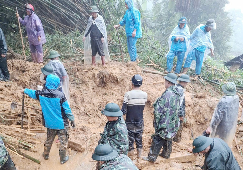 Lực lượng chức năng nỗ lực tìm kiếm nạn nhân mất tích