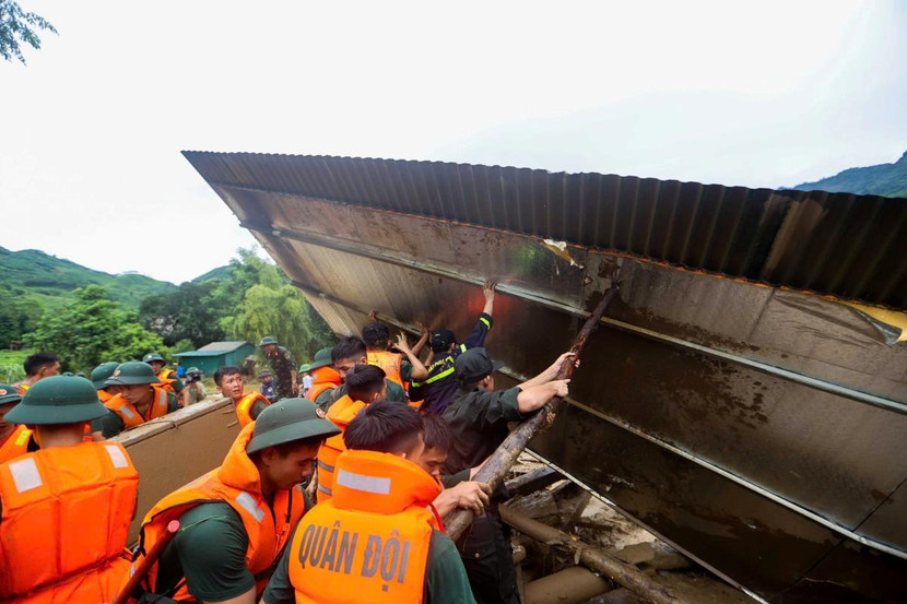 Lực lượng chức năng đang nỗ lực tìm kiếm các nạn nhân mất tích