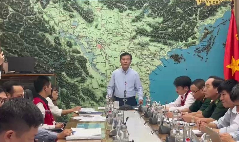 Ông Nguyễn Hoàng Hiệp, Thứ trưởng Bộ NN-PTNT phát biểu chia sẻ về thiên tại trong cuộc họp sáng nay (9-9)