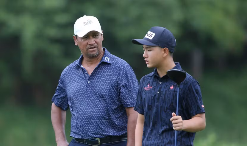 Nguyễn Anh Minh (phải) bên huyền thoại golf thế giới Michael Campbell Nguyễn Anh Minh (phải) bên huyền thoại golf thế giới Michael Campbell