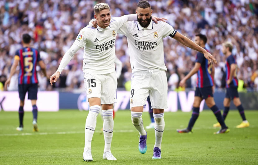 Benzema (phải) và Valverde cùng nhau làm nên chiến thắng cho Real ở Siêu kinh điển Benzema (phải) và Valverde cùng nhau làm nên chiến thắng cho Real ở Siêu kinh điển