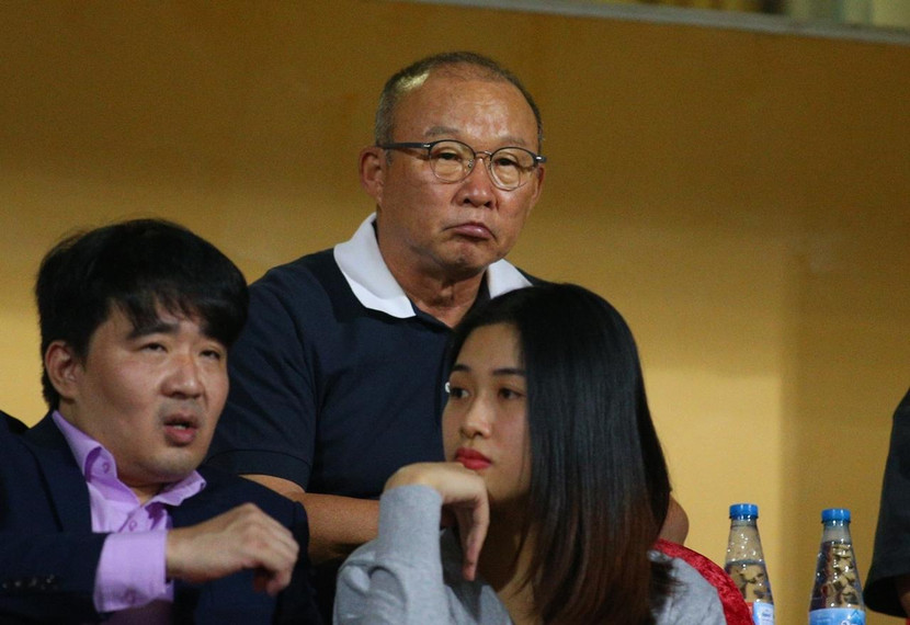 HLV Park Hang-seo dự khán trận Hà Nội 5-2 Nam Định