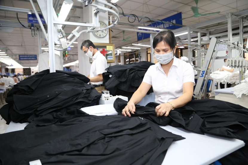 Việc nỗ lực để thực hiện tốt “mục tiêu kép” đã tạo cho Hà Nội thêm động lực, niềm tin cũng như điều kiện thuận lợi để đẩy nhanh quá trình tăng trưởng trở lại trong những tháng tới. Việc nỗ lực để thực hiện tốt “mục tiêu kép” đã tạo cho Hà Nội thêm động lực, niềm tin cũng như điều kiện thuận lợi để đẩy nhanh quá trình tăng trưởng trở lại trong những tháng tới.