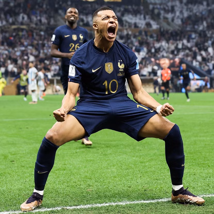 Mbappe lập hattrick nhưng không đủ cho Pháp Mbappe lập hattrick nhưng không đủ cho Pháp