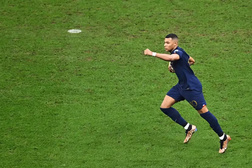 Mbappe ghi bàn trên chấm 11m mở ra hy vọng cho Pháp Mbappe ghi bàn trên chấm 11m mở ra hy vọng cho Pháp