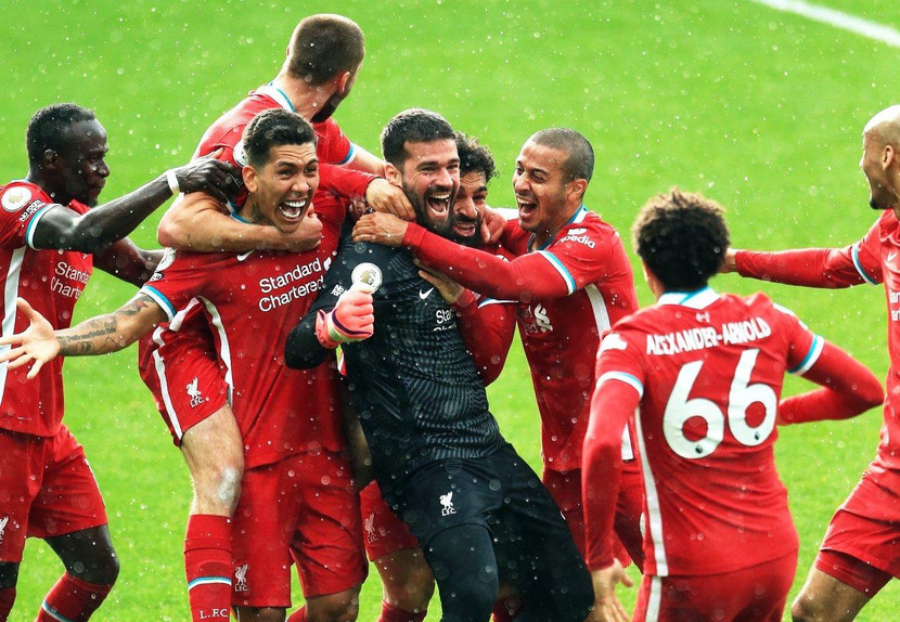 Alisson dành tặng bàn thắng cho người cha quá cố