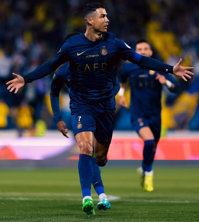 Ronaldo thăng hoa ở tuổi 39