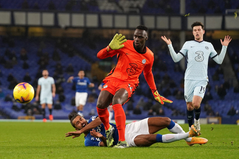 Cuối cùng thì Mendy cũng phải mắc sai lầm như bao thủ môn khác