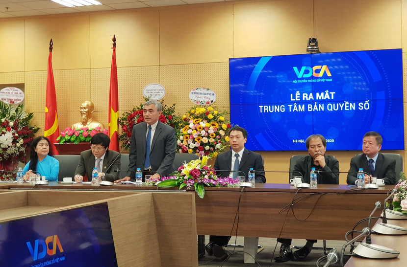 Chủ tịch Hội Truyền thông số Việt Nam - Nguyễn Minh Hồng phát biểu tại buổi lễ Chủ tịch Hội Truyền thông số Việt Nam - Nguyễn Minh Hồng phát biểu tại buổi lễ