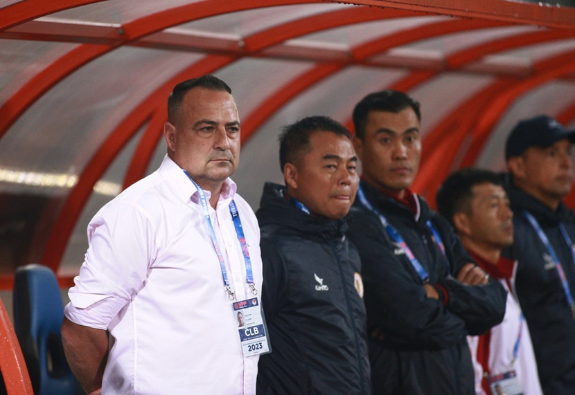 HLV Paulo Foiani (trái) của CLB Công an Hà Nội