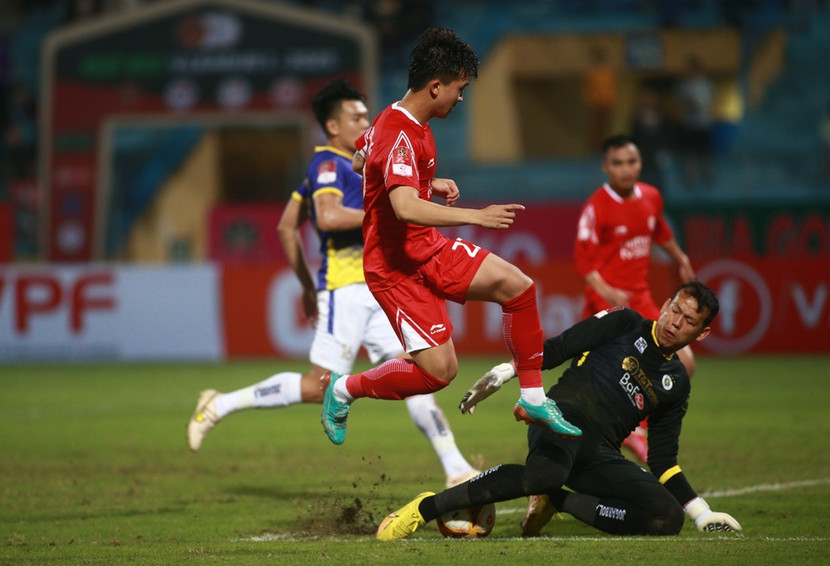 Hai đội tạo ra thế trận hấp dẫn Hai đội tạo ra thế trận hấp dẫn