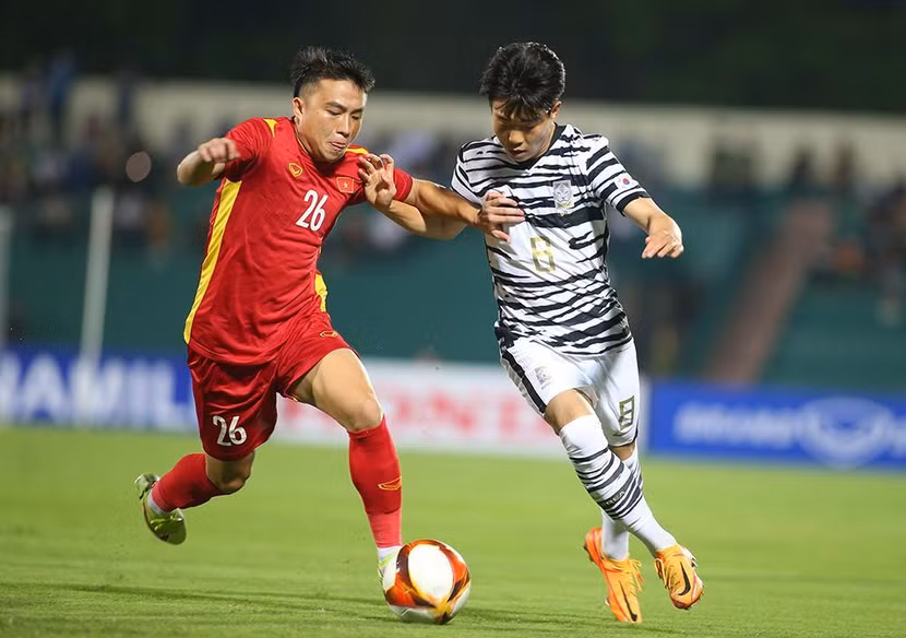 U23 Việt Nam (đỏ) có màn trình diễn tốt trước U20 Hàn Quốc