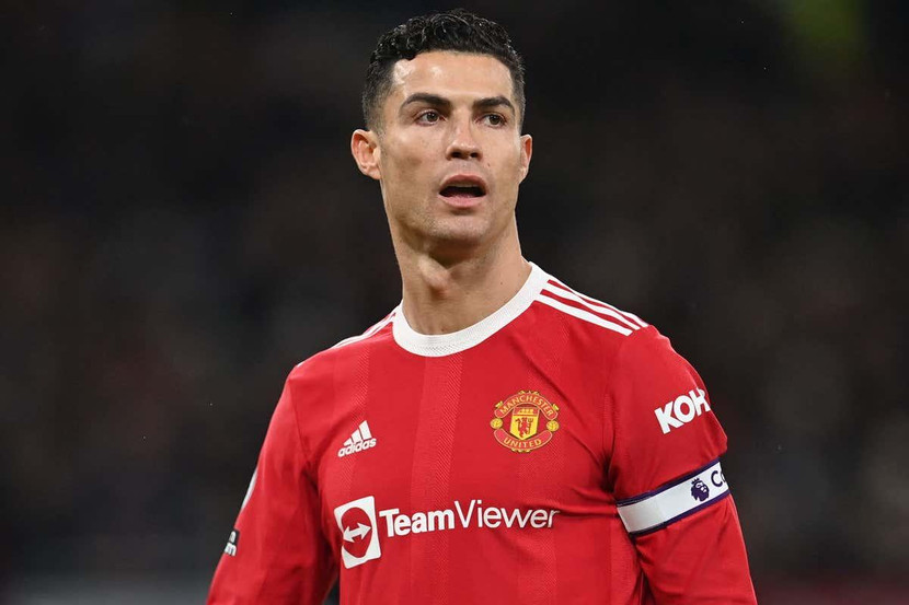 Ronaldo gây thất vọng khi đeo băng đội trưởng MU