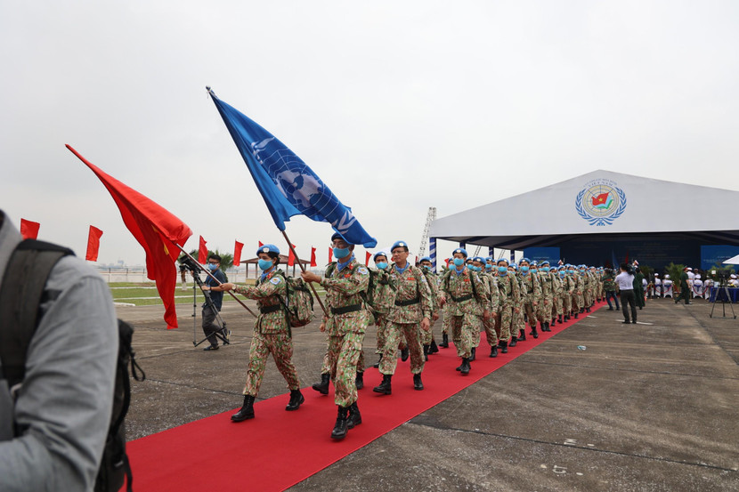 Sáng 27/4, Đội Công binh số 1 và Bệnh viện dã chiến cấp 2 số 4 của Việt Nam đã lên đường thực hiện nhiệm vụ gìn giữ hòa bình Liên hợp quốc tại Abyei và Nam Sudan. Sáng 27/4, Đội Công binh số 1 và Bệnh viện dã chiến cấp 2 số 4 của Việt Nam đã lên đường thực hiện nhiệm vụ gìn giữ hòa bình Liên hợp quốc tại Abyei và Nam Sudan.