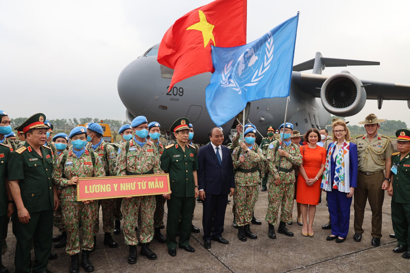 Các trang thiết bị phục vụ cho hoạt động của hai đơn vị đã được vận chuyển bằng đường biển và đường không tới các phái bộ đảm bảo yêu cầu của Liên hợp quốc. Các trang thiết bị phục vụ cho hoạt động của hai đơn vị đã được vận chuyển bằng đường biển và đường không tới các phái bộ đảm bảo yêu cầu của Liên hợp quốc.