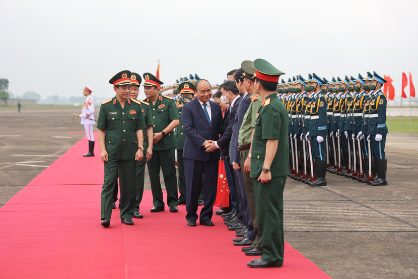 Chủ tịch nước Nguyễn Xuân Phúc đến dự buổi lễ tại tại sân bay quân sự thuộc Sư đoàn Không quân 371 Chủ tịch nước Nguyễn Xuân Phúc đến dự buổi lễ tại tại sân bay quân sự thuộc Sư đoàn Không quân 371