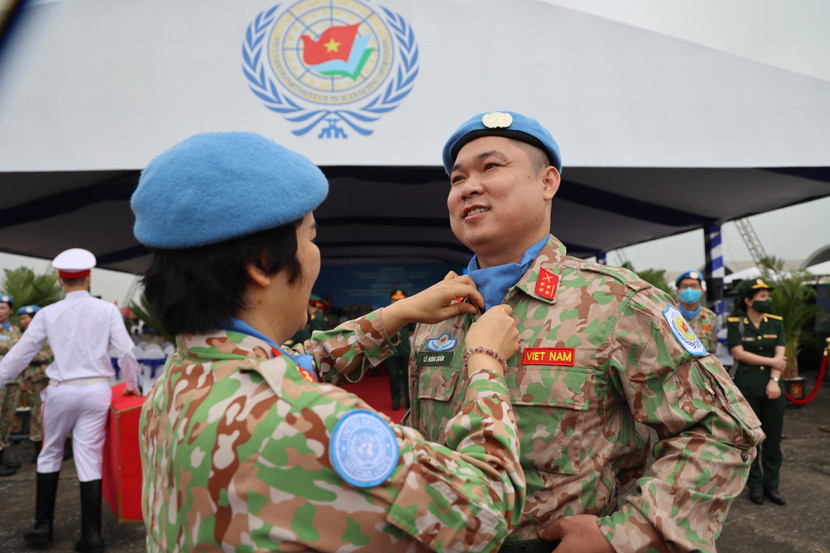 Trước đó, cuối năm 2021, Phó Tổng Thư ký Liên hợp quốc Jean-Pierre Lacroix đánh giá cao năng lực của lực lượng gìn giữ hòa bình Việt Nam, nhất là qua việc cử các đội bệnh viện dã chiến cấp 2 và sắp tới là đội công binh. Trước đó, cuối năm 2021, Phó Tổng Thư ký Liên hợp quốc Jean-Pierre Lacroix đánh giá cao năng lực của lực lượng gìn giữ hòa bình Việt Nam, nhất là qua việc cử các đội bệnh viện dã chiến cấp 2 và sắp tới là đội công binh.