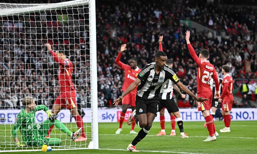 Alexander Isak nhân đôi cách biệt ở phút 53