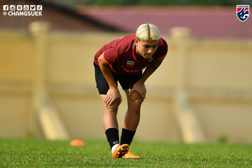 U22 Thái Lan chê sân tập quá cứng (Ảnh: Changsuek) U22 Thái Lan chê sân tập quá cứng (Ảnh: Changsuek)