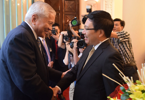 Ngoại trưởng Philippines: "Trung Quốc làm cho tình hình Biển Đông xấu đi từng ngày" ảnh 1