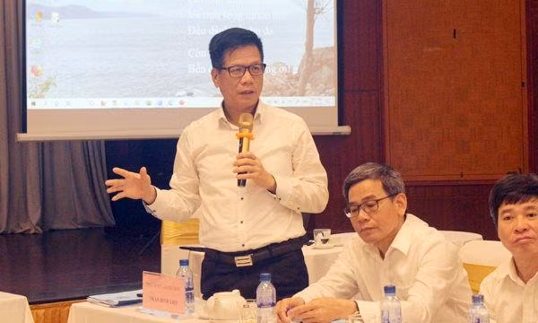 Phó tổng Giám đốc Bảo hiểm xã hội Việt Nam Trần Đình Liệu chia sẻ tại hội nghị