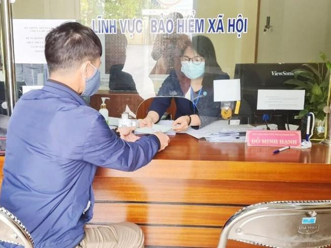 Giải quyết thủ tục hành chính tại bộ phận một cửa của bảo hiểm xã hội