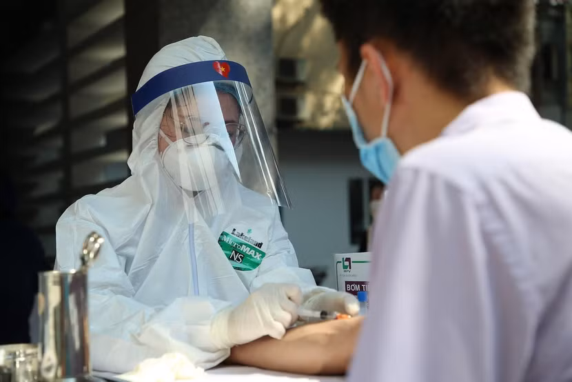 Hà Nội đã khẩn trương hoàn thành việc xét nghiệm gần 18.000 người về từ vùng dịch