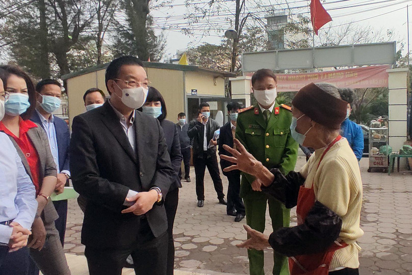 Chủ tịch UBND TP Chu Ngọc Anh kiểm tra công tác phòng chống dịch và thăm hòi bà con ở chợ Kim Giang, Thanh Xuân Chủ tịch UBND TP Chu Ngọc Anh kiểm tra công tác phòng chống dịch và thăm hòi bà con ở chợ Kim Giang, Thanh Xuân