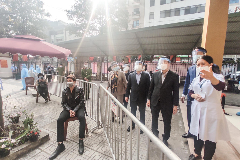 Chủ tịch UBND TP Chu Ngọc Anh kiểm tra công tác phòng chống dịch tại Trạm y tế phường Phúc Diễn, Bắc Từ Liêm Chủ tịch UBND TP Chu Ngọc Anh kiểm tra công tác phòng chống dịch tại Trạm y tế phường Phúc Diễn, Bắc Từ Liêm