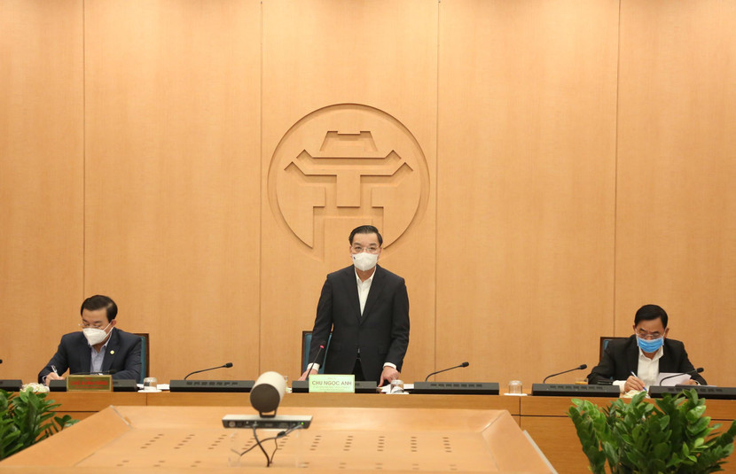 Chủ tịch UBND TP Hà Nội Chu Ngọc Anh báo cáo ở đầu cầu Hà Nội Chủ tịch UBND TP Hà Nội Chu Ngọc Anh báo cáo ở đầu cầu Hà Nội