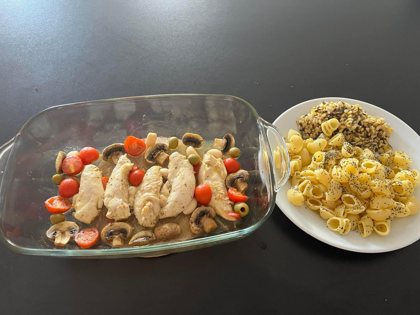 Món ăn được Quang Hải bài trí ngon mắt như ở nhà hàng