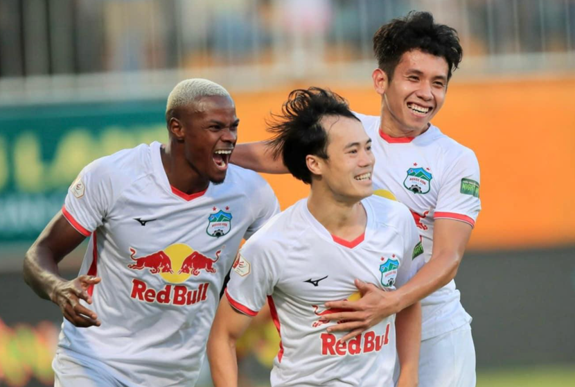 Văn Toàn (giữa) tiếp tục cho thấy phong độ cao thời gian gần đây (Ảnh: HAGL)