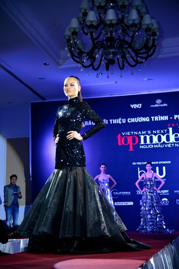 Chân dài Next top hội ngộ trên sàn diễn ảnh 8