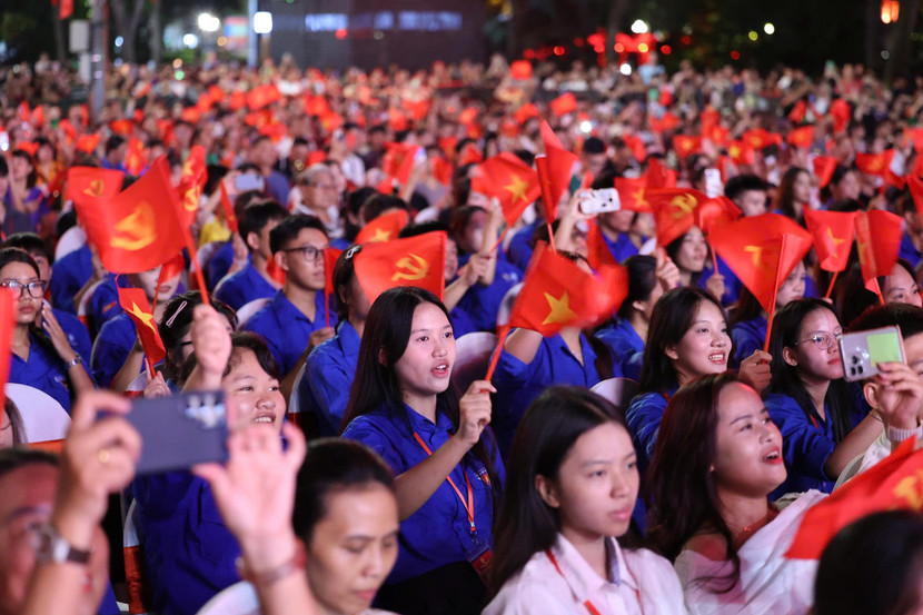 Khán giả hào hứng với các tiết mục tại chương trình