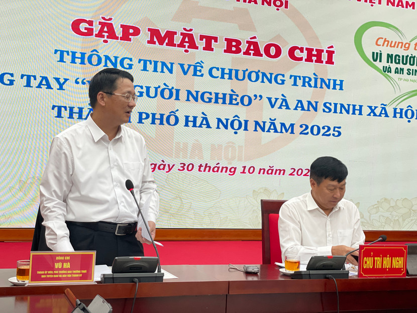Ông Vũ Hà, Phó trưởng Ban Thường trực Ban Tuyên giáo và Dân vận Thành ủy Hà Nội phát biểu tại chương trình Ông Vũ Hà, Phó trưởng Ban Thường trực Ban Tuyên giáo và Dân vận Thành ủy Hà Nội phát biểu tại chương trình