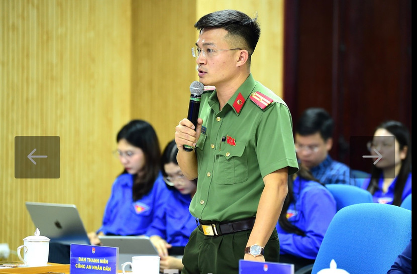 Thiếu tá Đậu Bá Tuấn - Phó Trưởng ban Thanh niên Công an nhân dân phát biểu