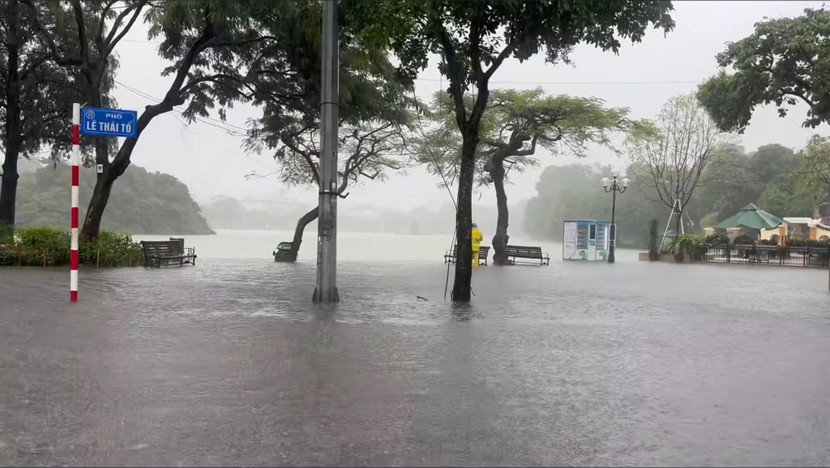 Bão số 10 gây thiệt hại rất lớn về người và tài sản tại miền Trung và miền Bắc