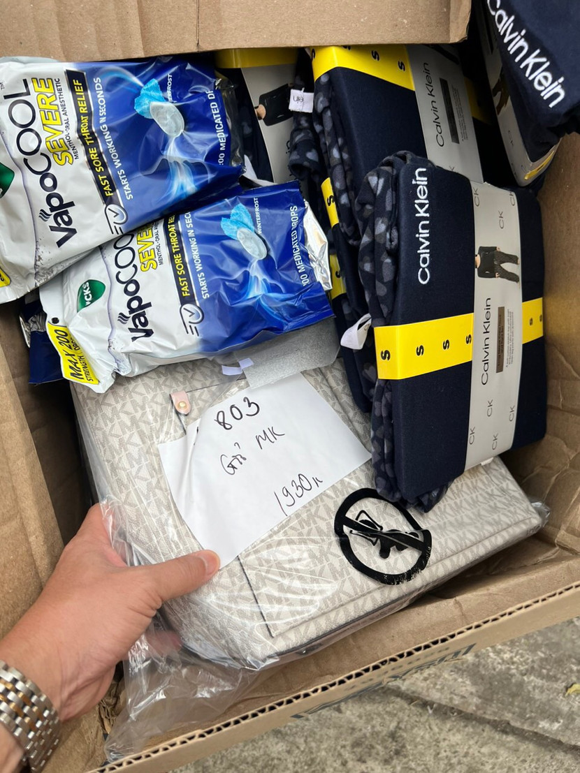 Một số hàng hoá trong lô hàng Một số hàng hoá trong lô hàng