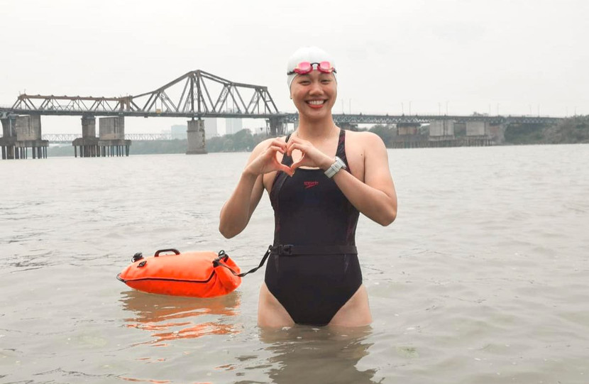 Ánh Viên check-in trên sông Hồng