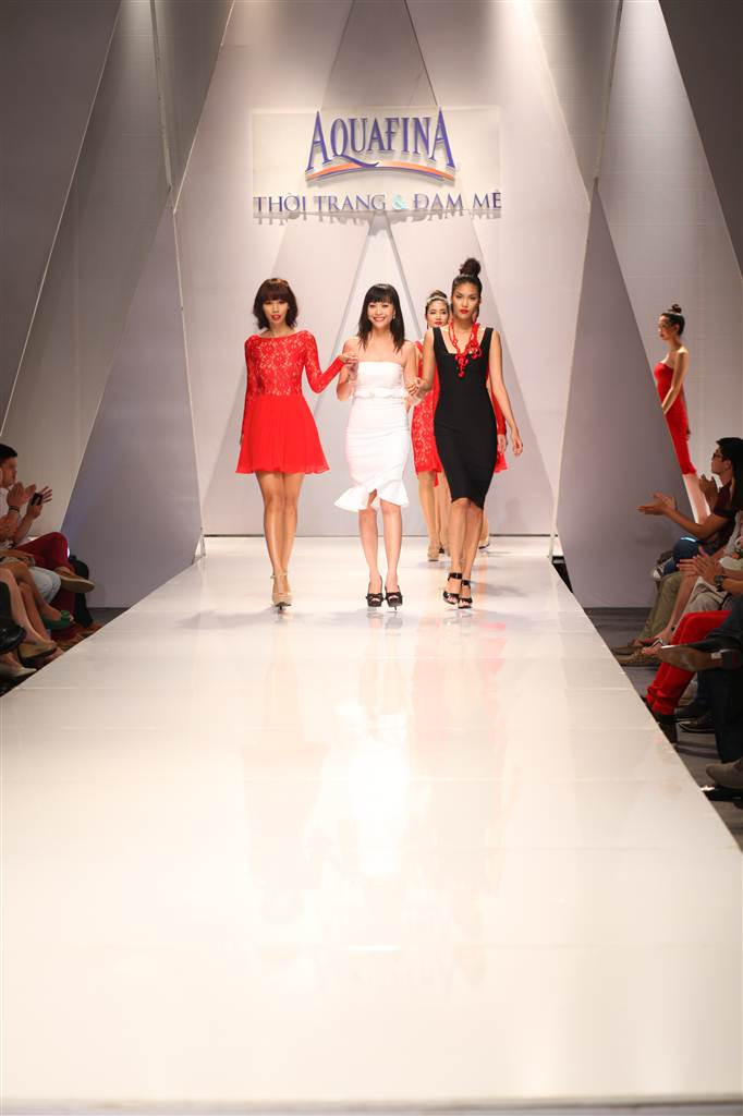 Hà Anh sexy trên sàn diễn, Trà My Nextop vấp ngã vì váy dài ảnh 4