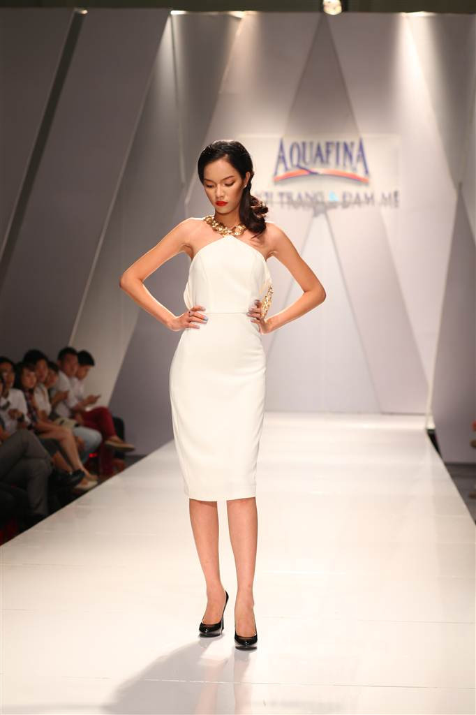 Hà Anh sexy trên sàn diễn, Trà My Nextop vấp ngã vì váy dài ảnh 10