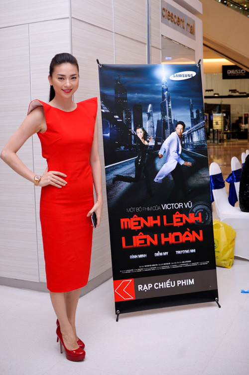 Ngô Thanh Vân rực rỡ bên siêu xe Bentley ảnh 4