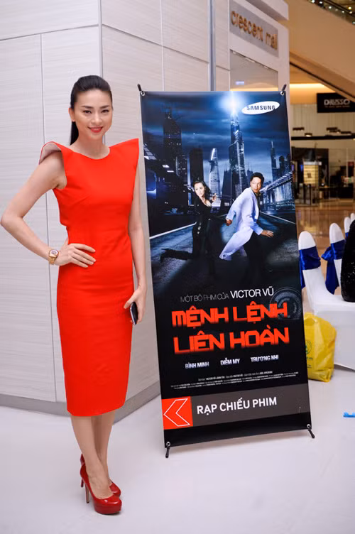 Ngô Thanh Vân rực rỡ bên siêu xe Bentley ảnh 4