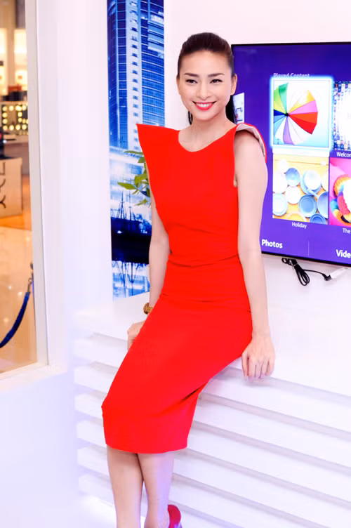 Ngô Thanh Vân rực rỡ bên siêu xe Bentley ảnh 7