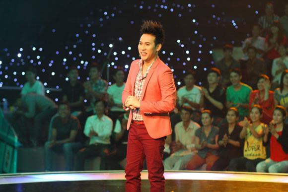 Bị "ném đá", Nguyên Vũ vẫn "đắt sô" làm MC ảnh 1