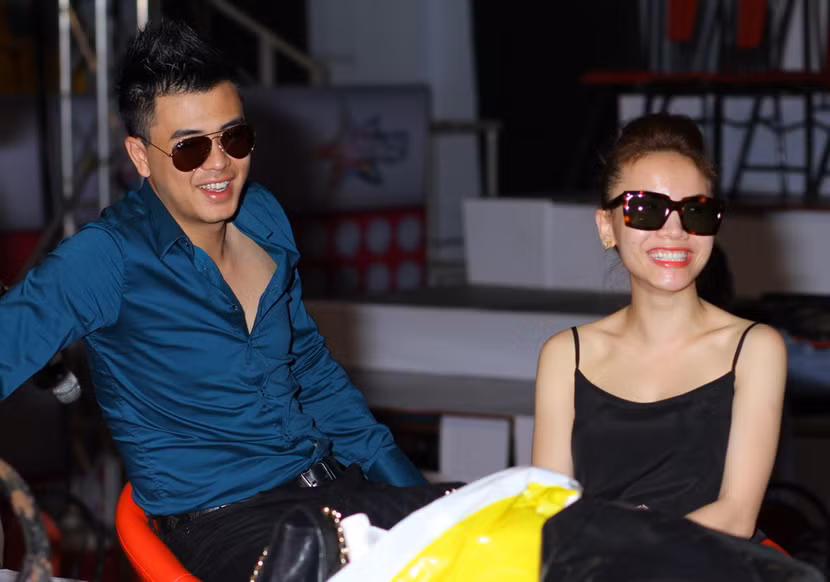 Tuấn Tú cười sảng khoái cùng Yến Trang ảnh 1